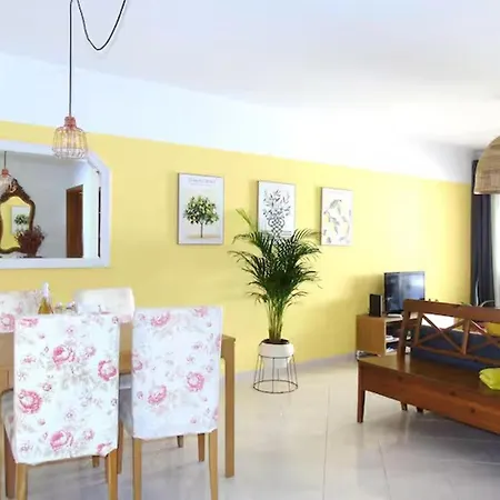 2 Bed - Sleeps 4 - Balcony - Centre * Distrito de Faro