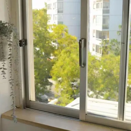 2 Bed - Sleeps 4 - Balcony - Centre *